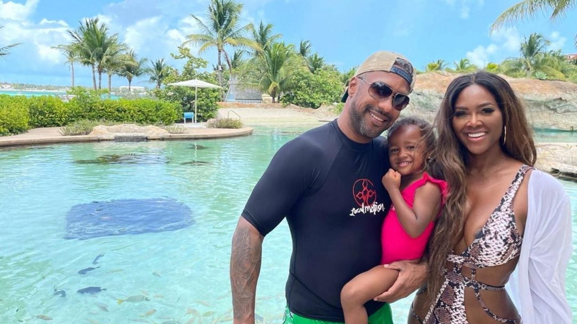 Kenya Moore And Marc Daly Enjoy "Family Time" In The Bahamas With Daughter Brooklyn